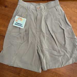 RaRe Vtg Tommy Bahama Olive Green Pleated women’s pleated shorts NWT women’s 6